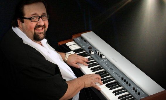 Promofoto von Joey DeFrancesco.