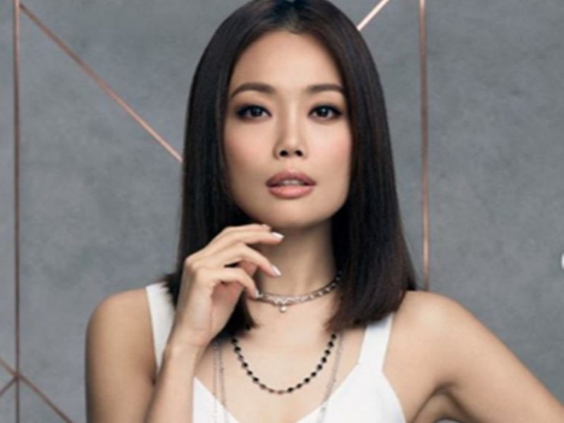 Promotional photograph of Joey Yung.