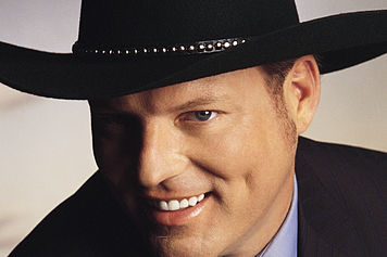 Fotografia promocional de John Michael Montgomery.