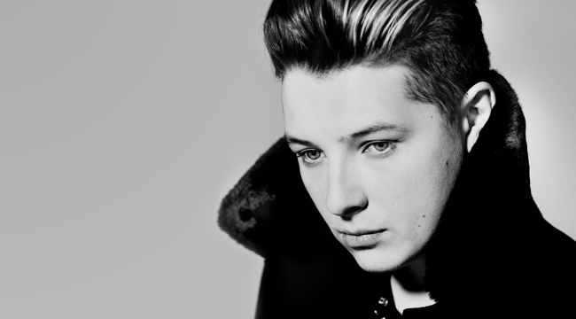 Fotografía promocional de John Newman