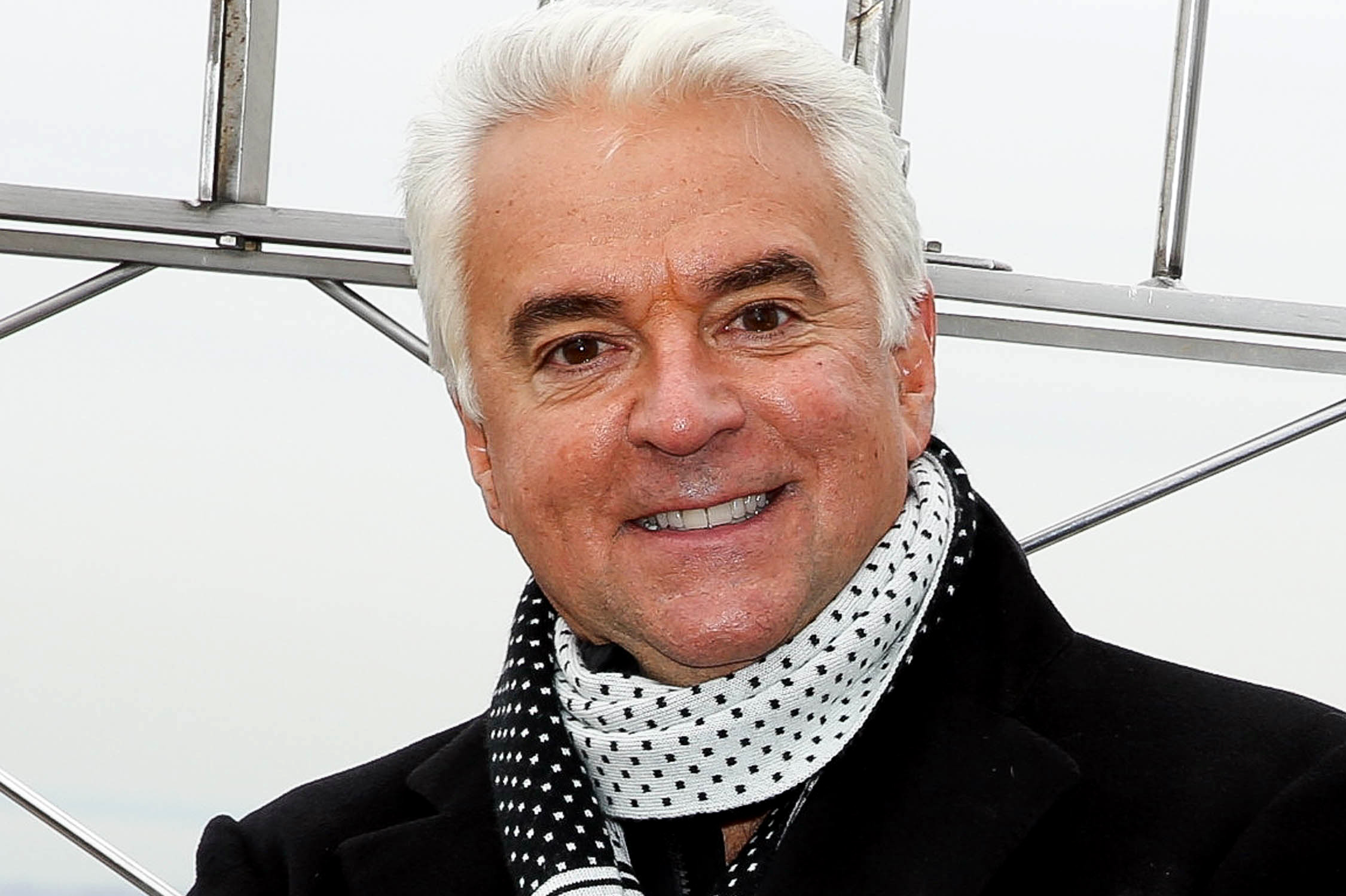 Fotografía promocional de John O'Hurley