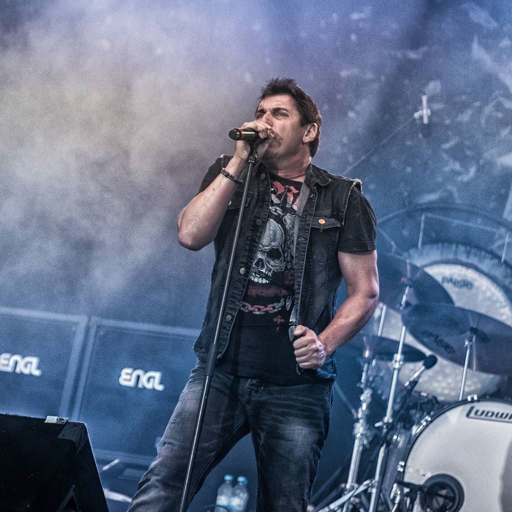 Promofoto von Johnny Gioeli.