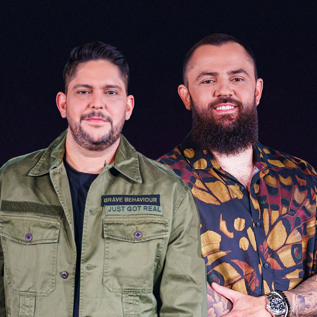 Promotional photograph of Jorge & Mateus.