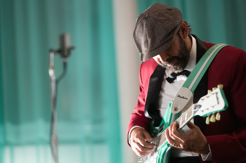 Fotografía promocional de Juan Luis Guerra