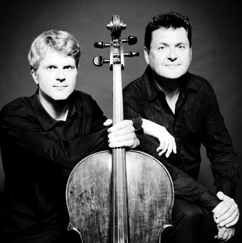 Fotografia promocional de JULIAN STECKEL & PAUL RIVINIUS.