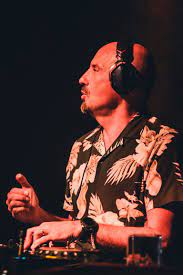 Fotografía promocional de Concierto de Julio Torres DJ en Saint Paul