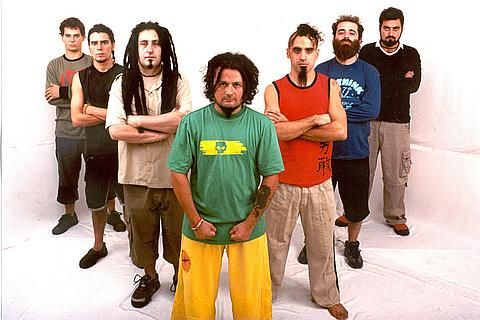 Promofoto von Karamelo Santo.