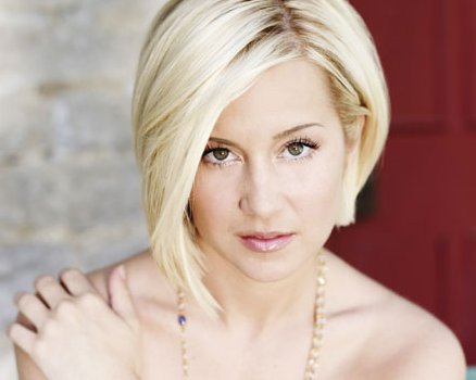 Fotografia promocional de Kellie Pickler.