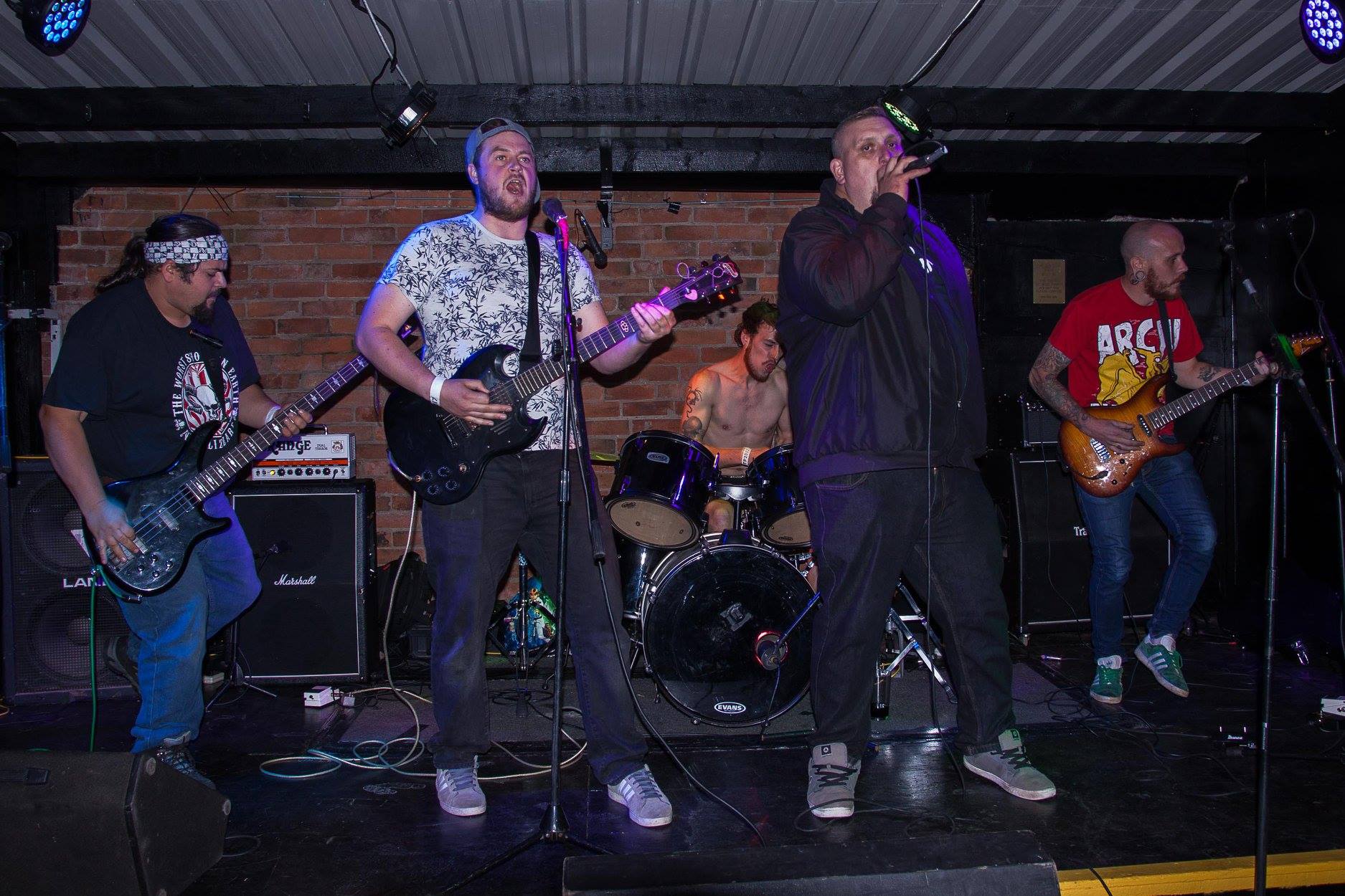 Promofoto von Concierto de The Healthy Junkies + Kid Klumsy en Leicester.