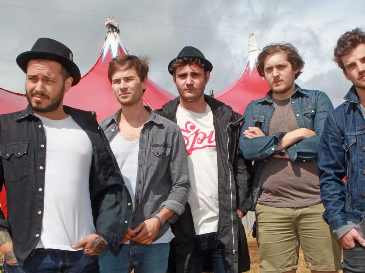 Promotional photograph of Kids in Glass Houses.