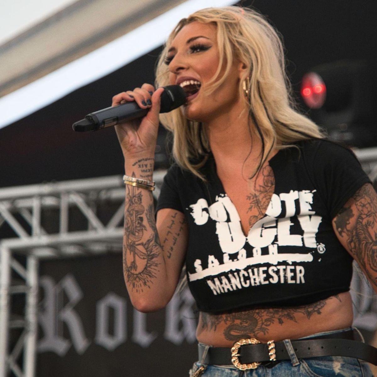 Promofoto von Concierto de Kira Mac en Brighton.