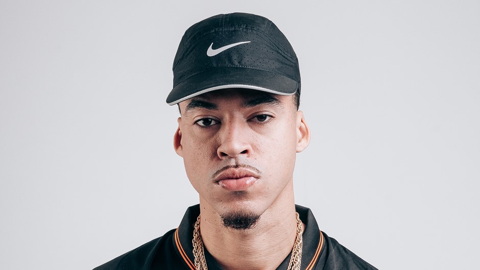 Fotografía promocional de L7NNON