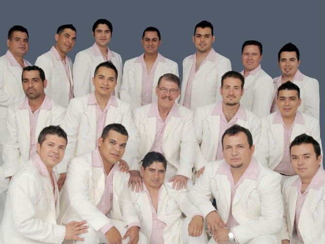 Fotografía promocional de La Arrolladora Banda El Limon