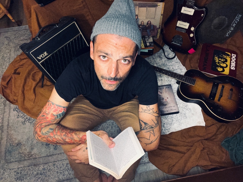 Fotografía promocional de L.A. en acústico en Málaga