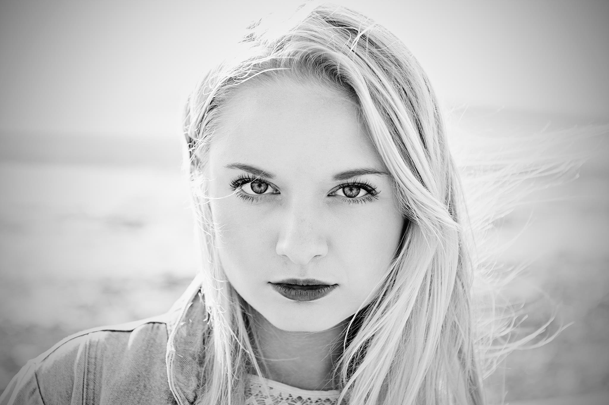 Promotional photograph of Låpsley.