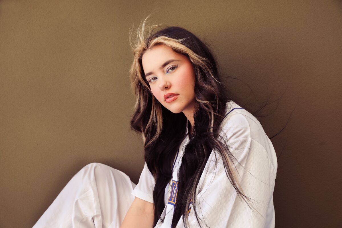 Photographie promotionnelle de Lauren Spencer-Smith.