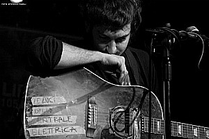 Promotional photograph of Le luci della centrale elettrica.