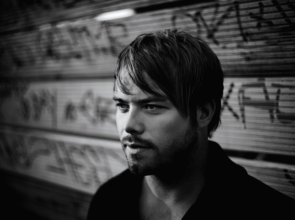 Promotional photograph of Lee Curtiss.