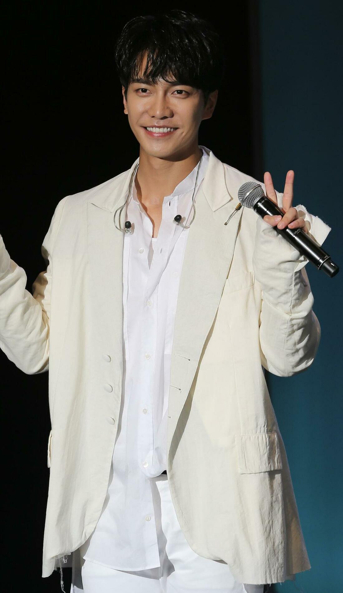 Fotografia promocional de Lee Seung-gi.
