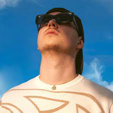 Fotografía promocional de LEO SVR