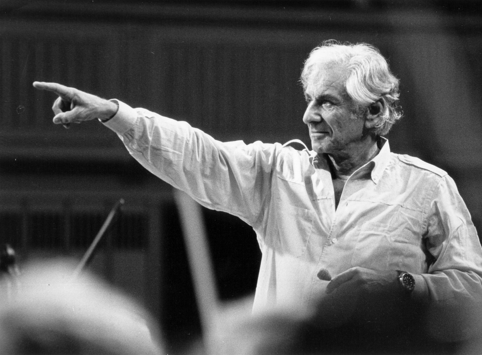 Fotografia promocional de Leonard Bernstein.