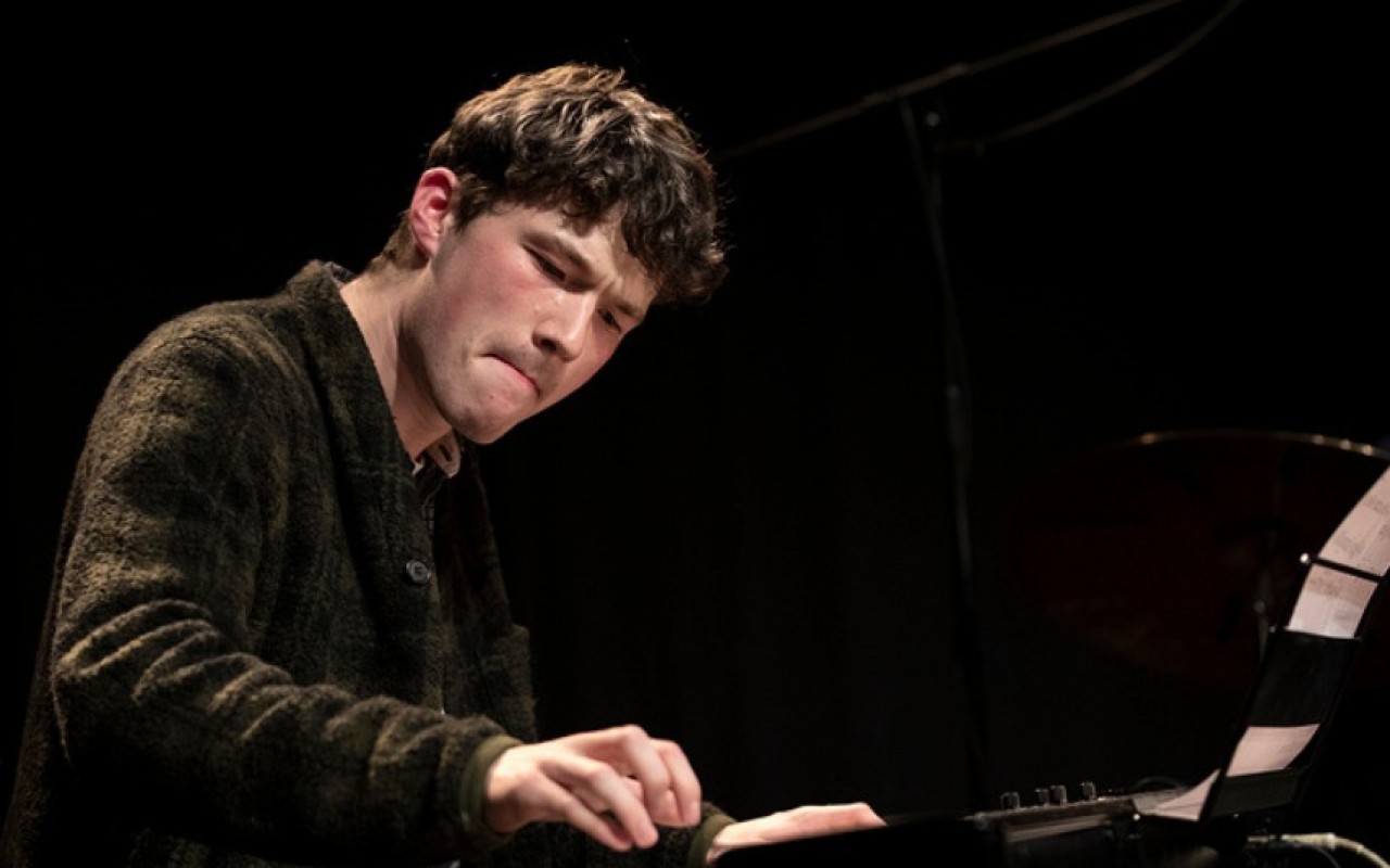 Fotografía promocional de Concierto de Levi Harvey en París