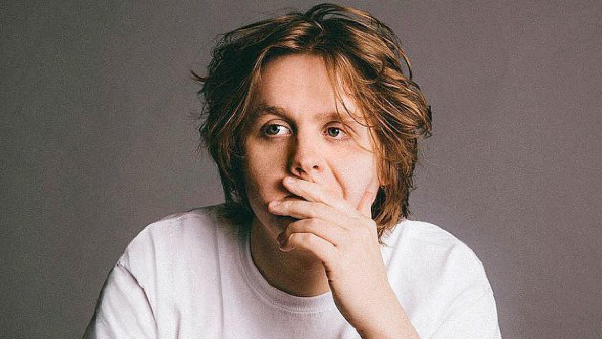 Lewis Capaldi Tickets Fur 2021 2022 Tour Information Uber Konzerte Touren Und Karten Von Lewis Capaldi In 2021 2022 Wegow Die Schweiz