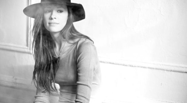 Promofoto von Lia Ices.