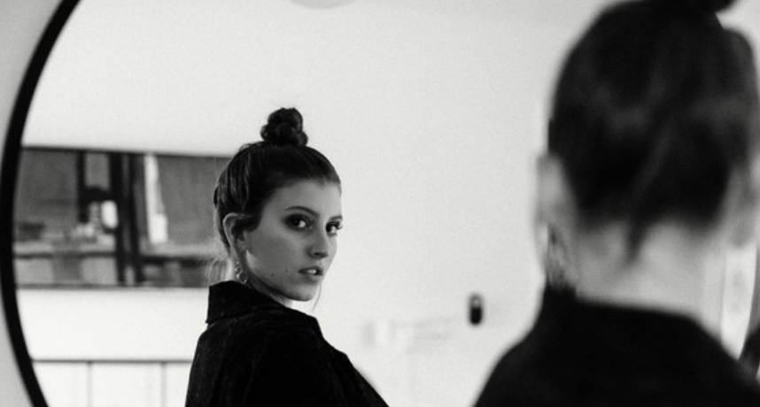 Promofoto von Lindsey Lomis.