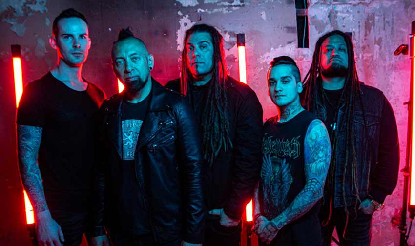 Fotografia promocional de Lions at the Gate.