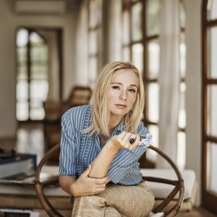 Promotional photograph of Lisa Ekdahl.