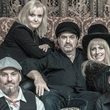 Fotografía promocional de Little Lies