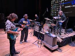 Promotional photograph of Concierto de Live Dead and Brothers en Bethel.