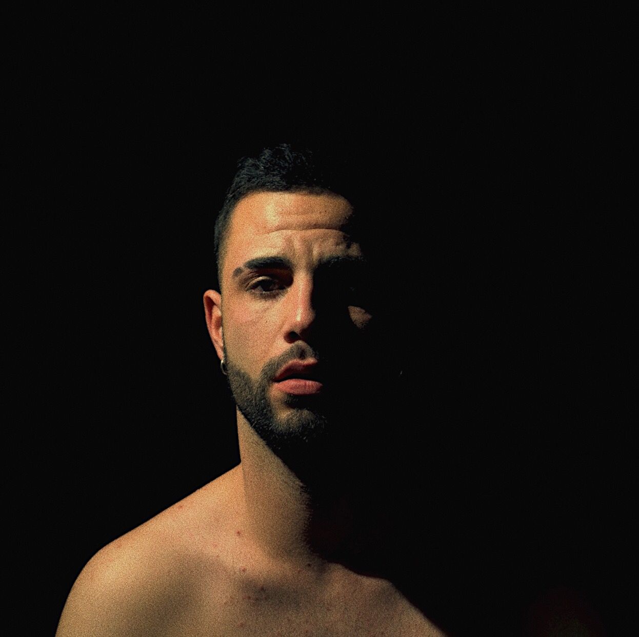 Fotografía promocional de llvna