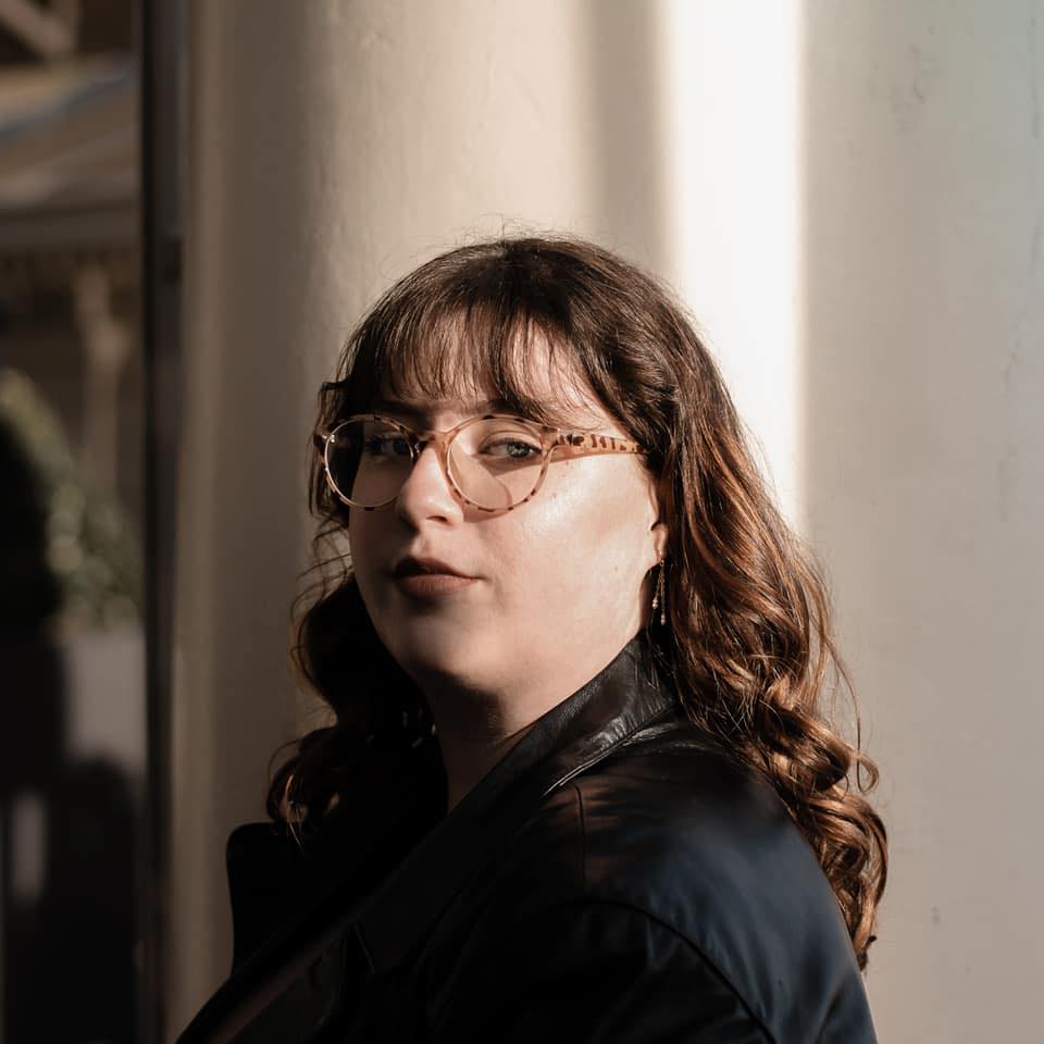 Fotografia promocional de Lora Sherrodd.