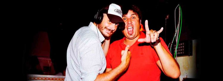 Fotografía promocional de Los Átomos djs