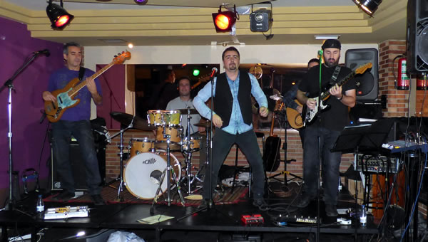 Fotografía promocional de Los Aviones Plateados