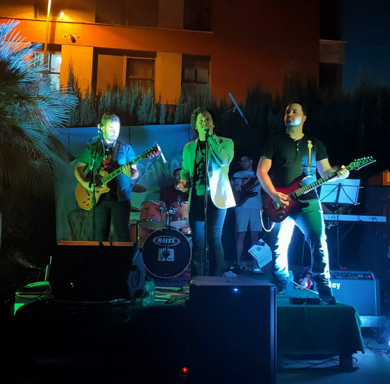 Promotional photograph of Los Everglades.