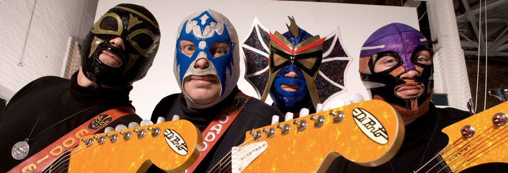 Fotografía promocional de Los Straitjackets