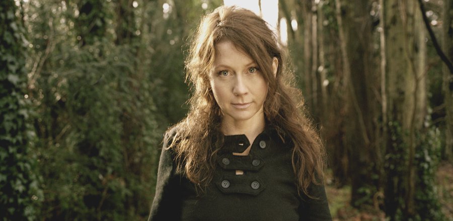 Promofoto von Lou Rhodes.