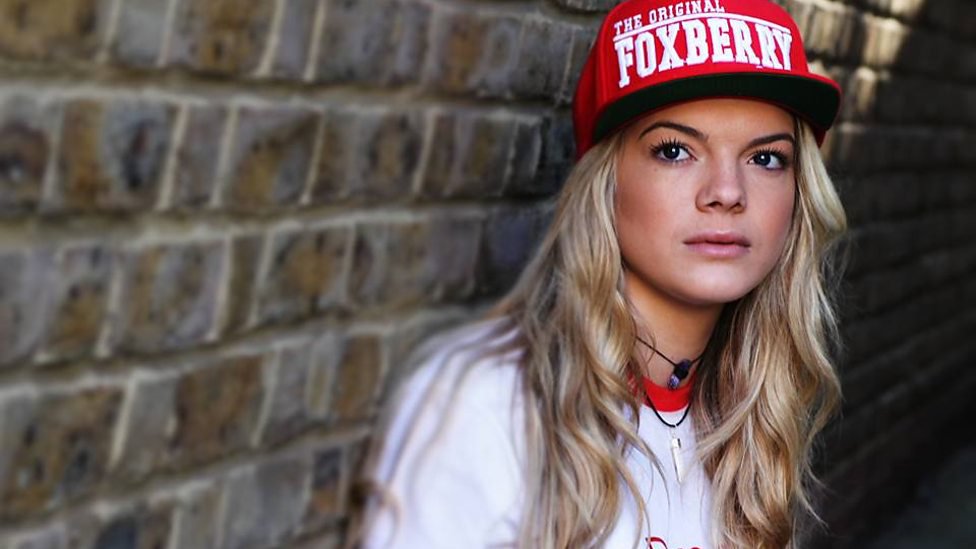 Promofoto von Louisa Johnson.