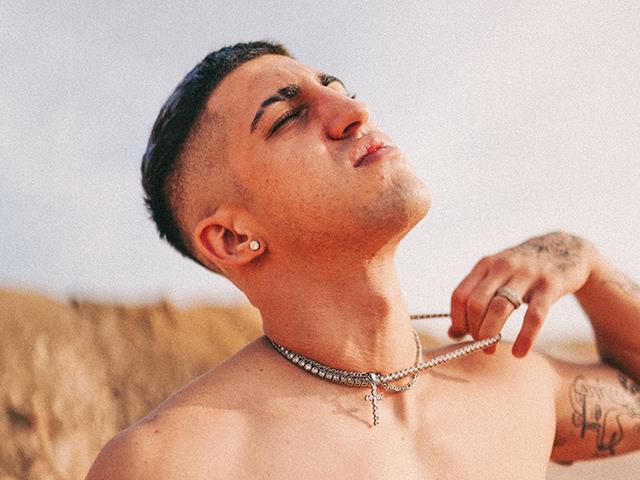 Fotografía promocional de Love Yi