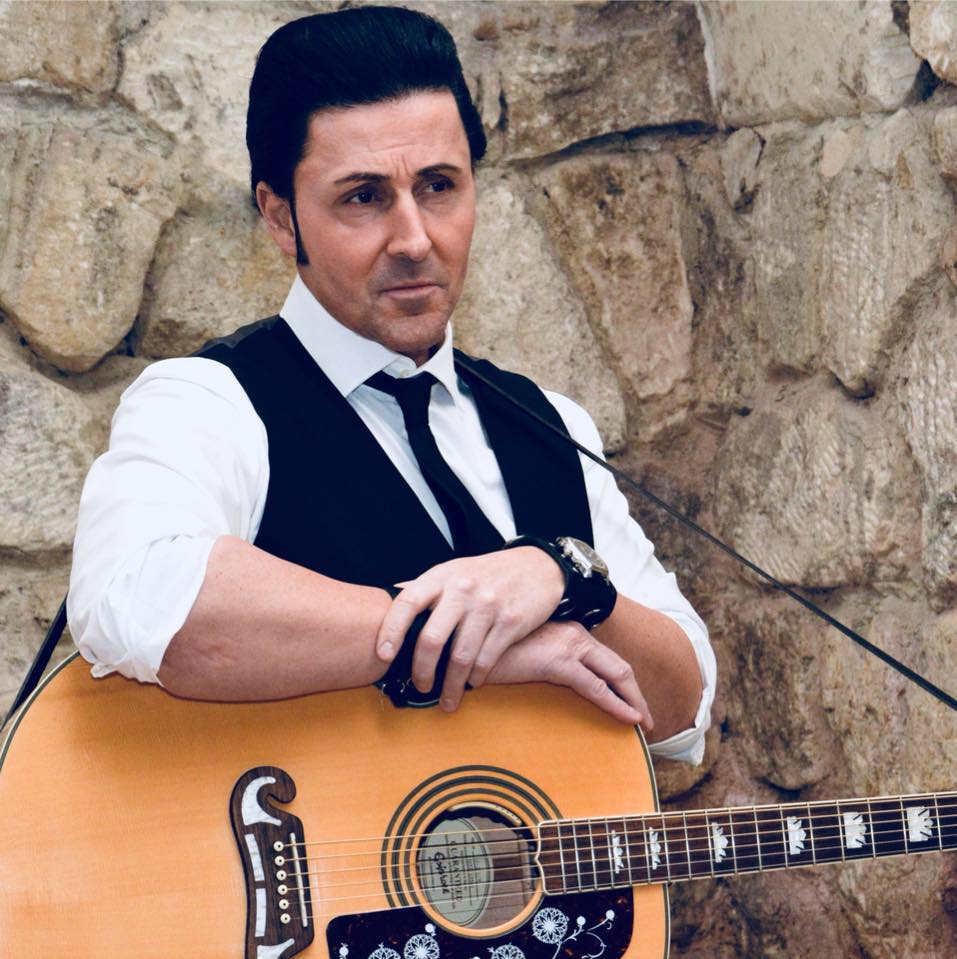 Fotografia promocional de Lucky Dean Luciano.