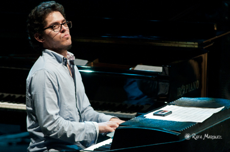 Fotografía promocional de Luis Guerra