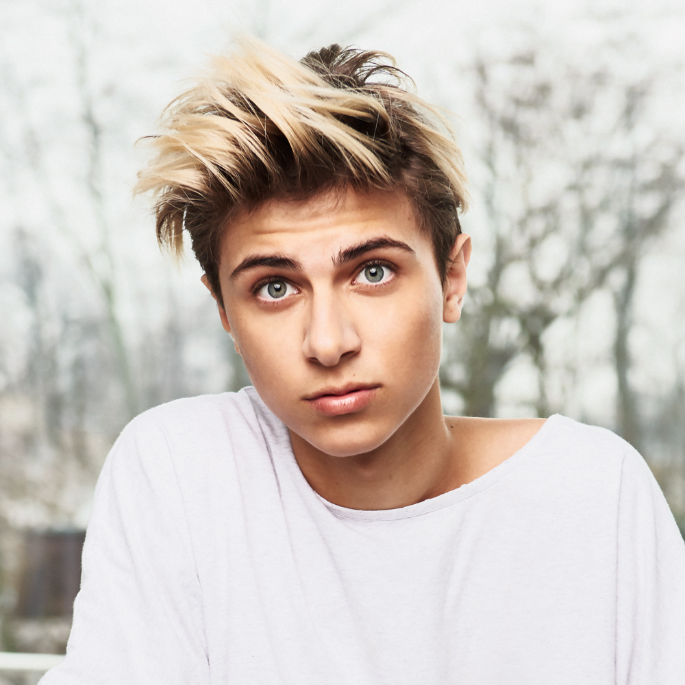 Promotional photograph of Lukas Rieger.