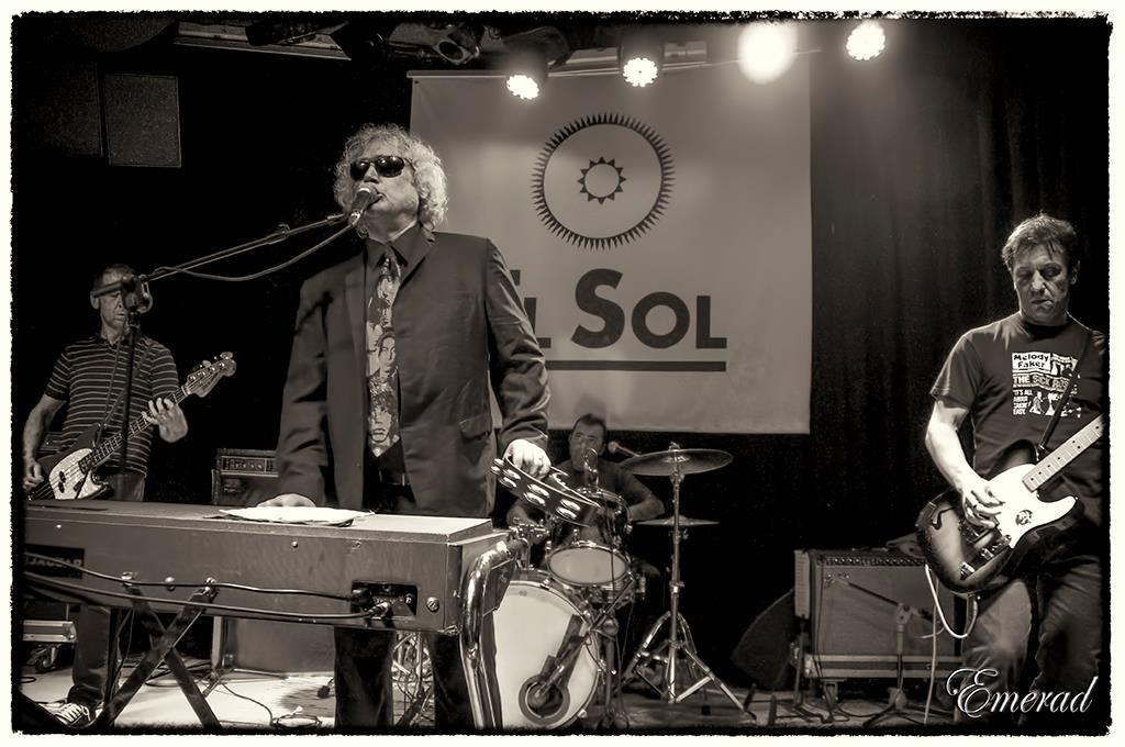 Promotional photograph of Lyres.