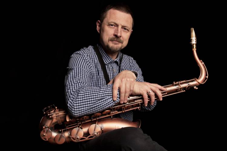 Fotografia promocional de Maciej Sikała.