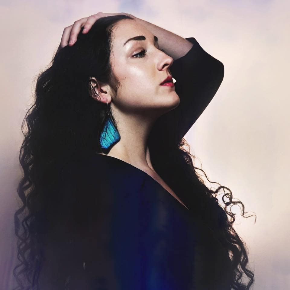 Fotografia promocional de Madelyn Grant.