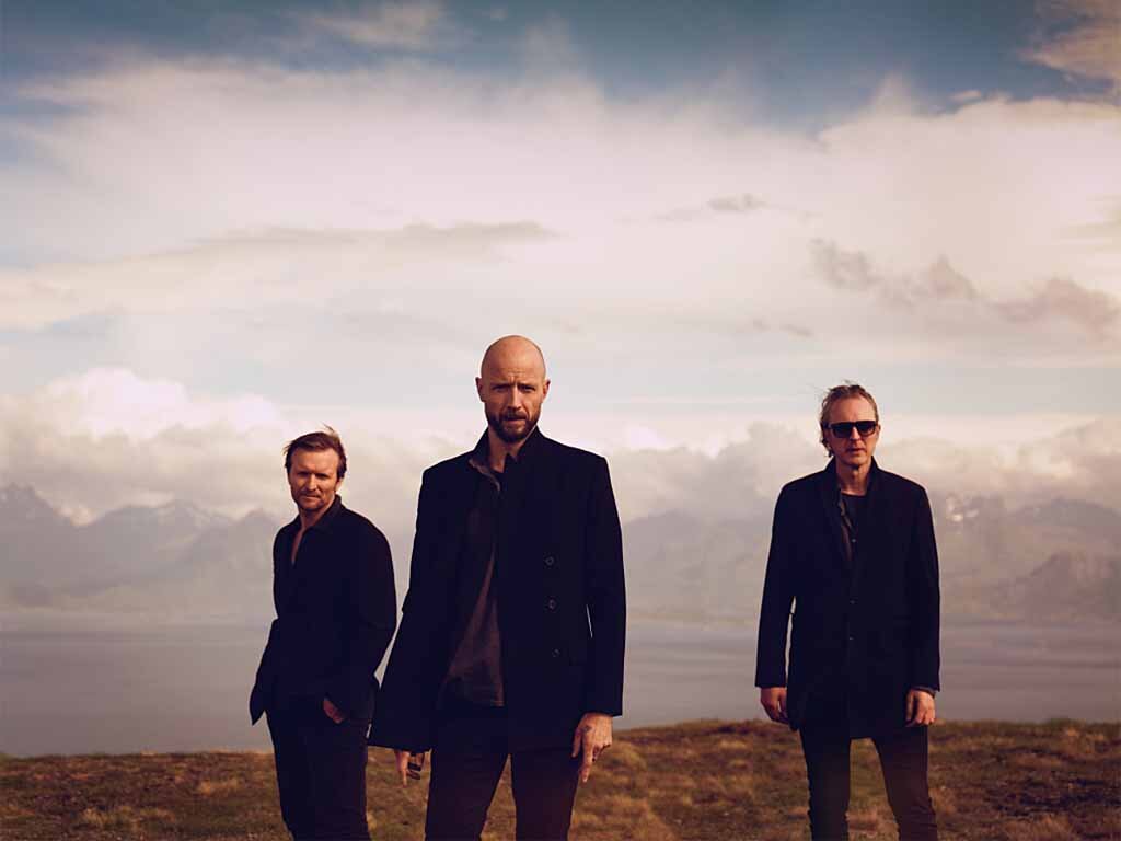 Promotional photograph of Madrugada.