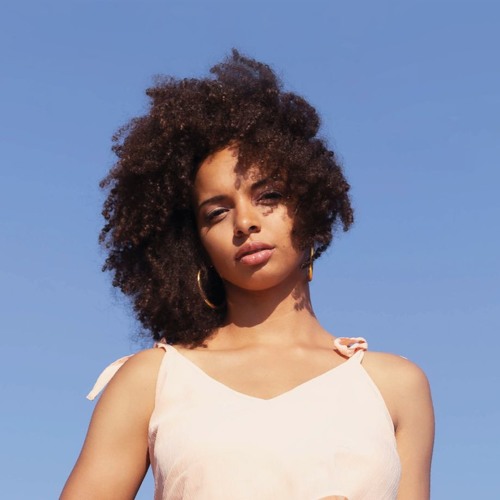 Promotional photograph of Concierto de Mae Defays en París.